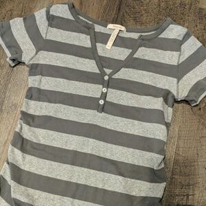 Old Navy Maternity Henley T-shirt Size XS
